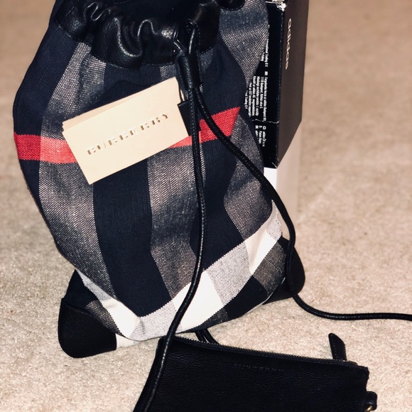 BURBERRY CLASSIC CHECK BARREL - MINI DUFFLE - Picture 3 of 3